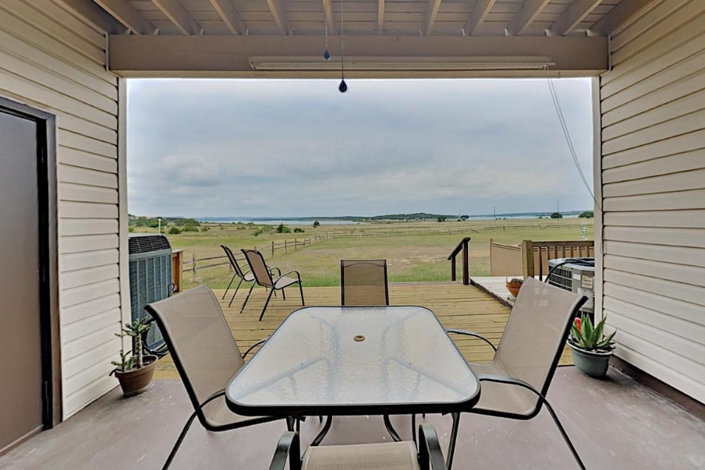 Lake-View All-Suite Retreat - Near Marina & Dining townhouse Image 17
